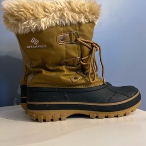 Girls winter boots size 6 good condition and very warm